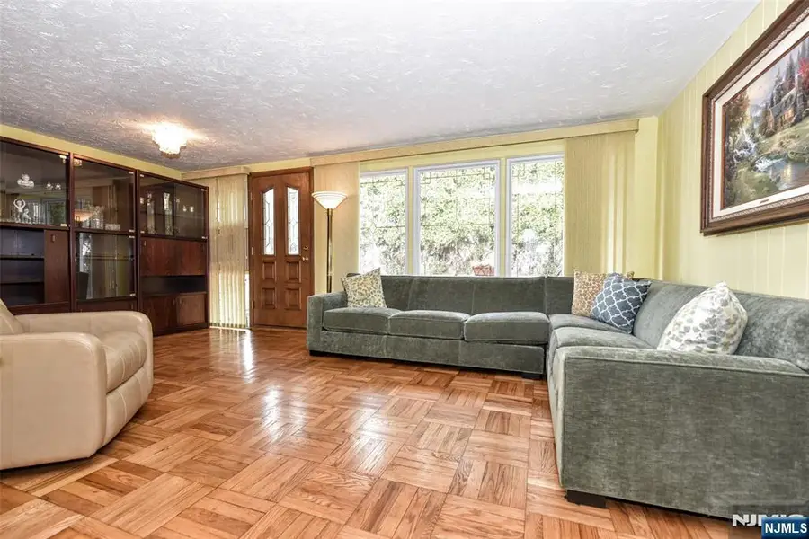 90 Emwood Drive, Emerson, NJ 07630 - #3