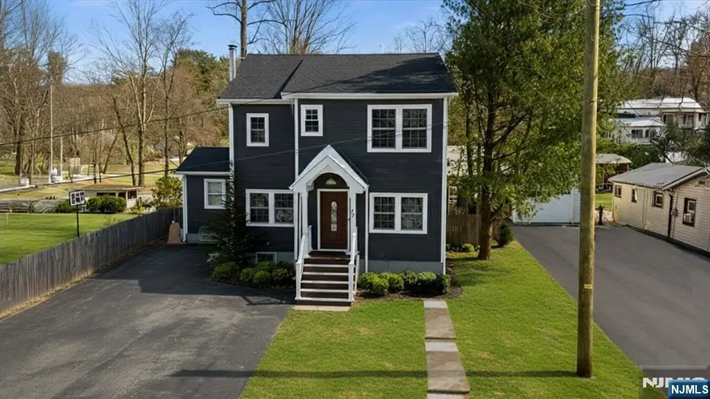 17 Birchwood Pass, West Milford, NJ 07480 - #1