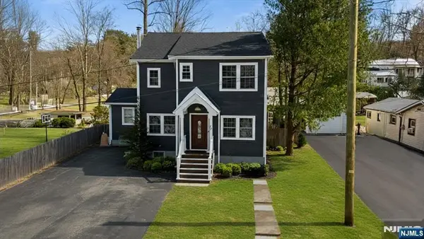 17 Birchwood Pass, West Milford, NJ 07480