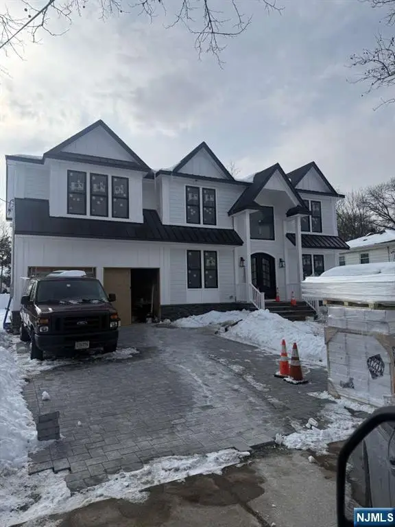 218 Mayfair Road, Paramus, NJ 07652