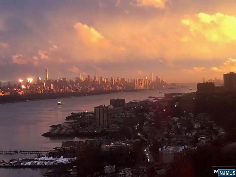 200 Old Palisade Road 18D, Fort Lee, NJ 07024 - Image #1