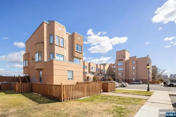 316 Nelson Court, Edgewater, NJ 07020