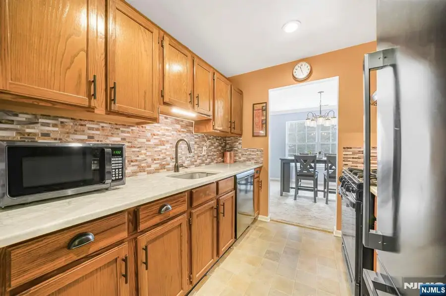 4-2 Vernon Court, Waldwick, NJ 07463 - #3