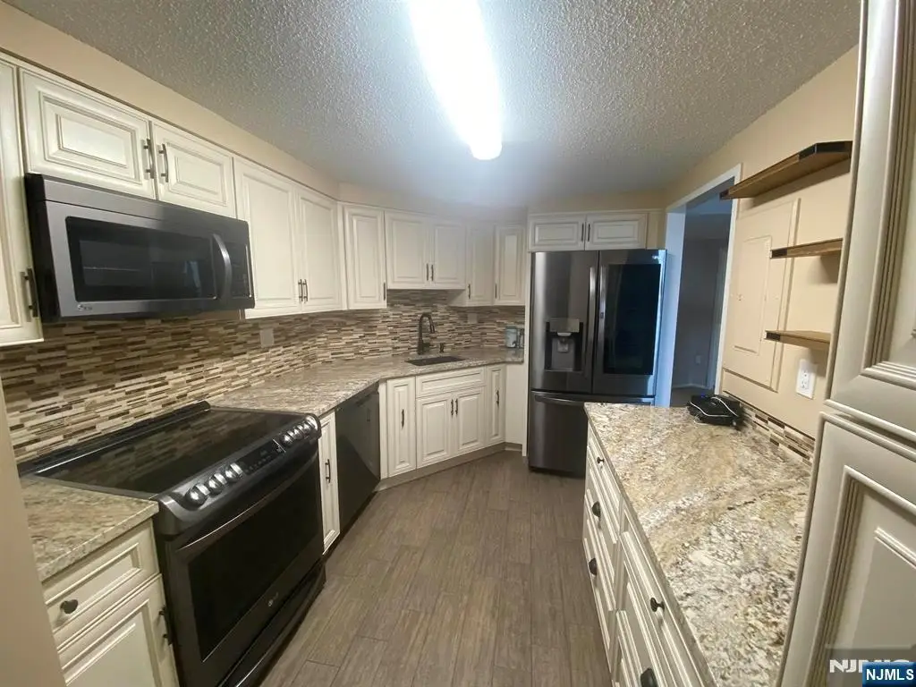 1836 Harmon Cove Tower 1836, Secaucus, NJ 07094 - #1