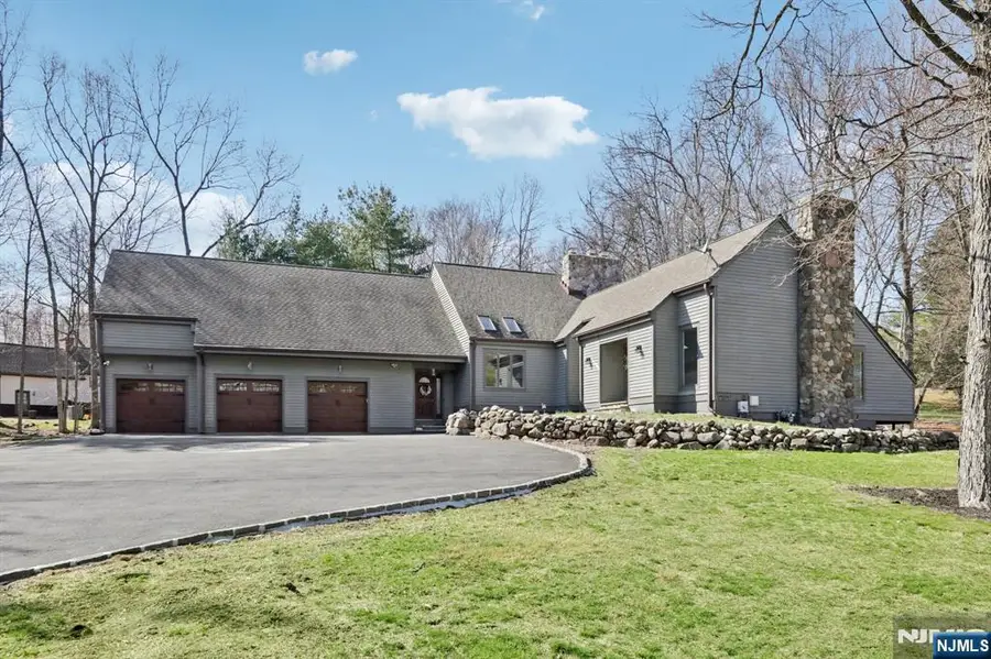 11 Carlough Road, Upper Saddle River, NJ 07458 - #2
