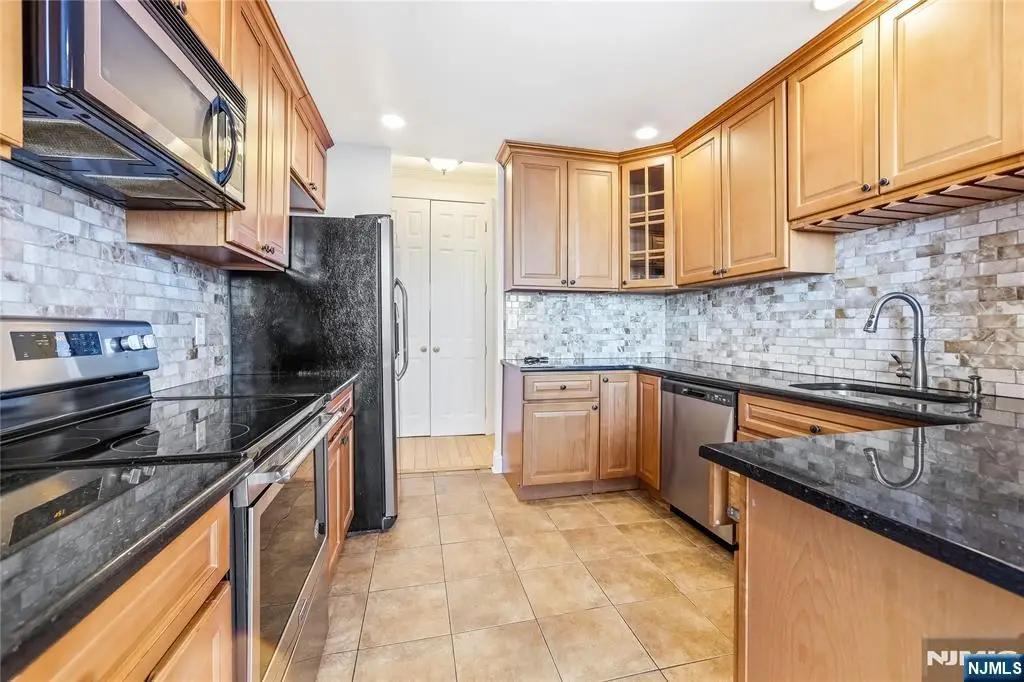 100 Winston Drive 5MN, Cliffside Park, NJ 07010 - #1