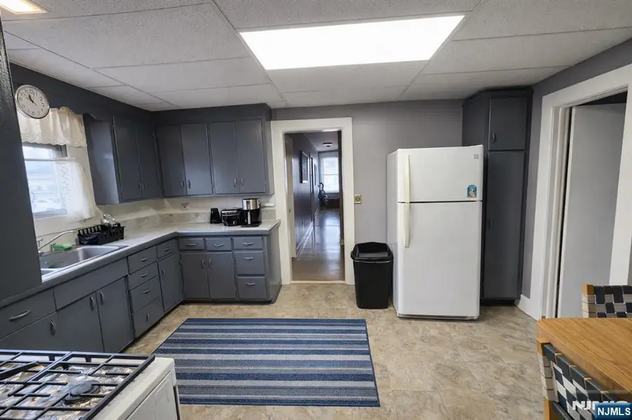 105 Parkview Avenue, Elmwood Park, NJ 07407 - #2