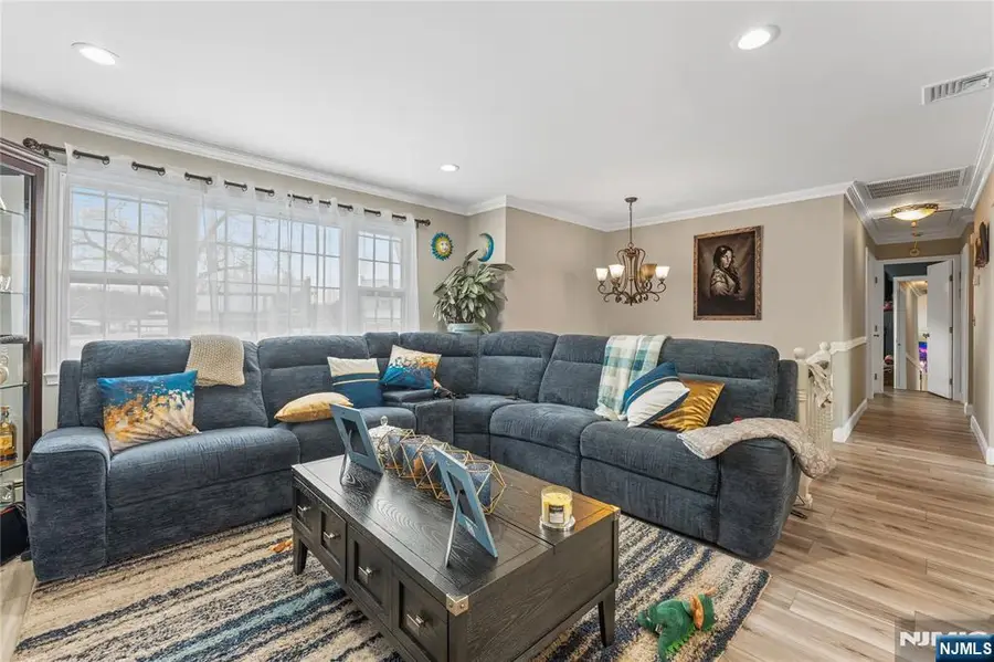 9 Chalen Court, Pompton Lakes, NJ 07442 - #3