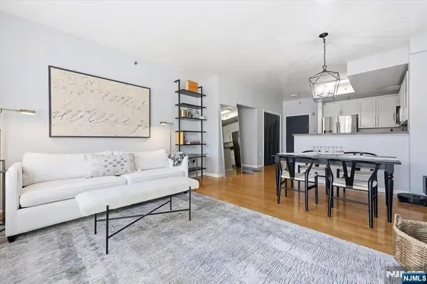 15 Freedom Way 412, Jersey City, NJ 07305