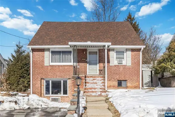 16 Seminole Avenue, Dumont, NJ 07628