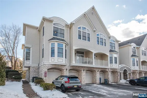 301 Kensington Lane 195, Livingston, NJ 07039