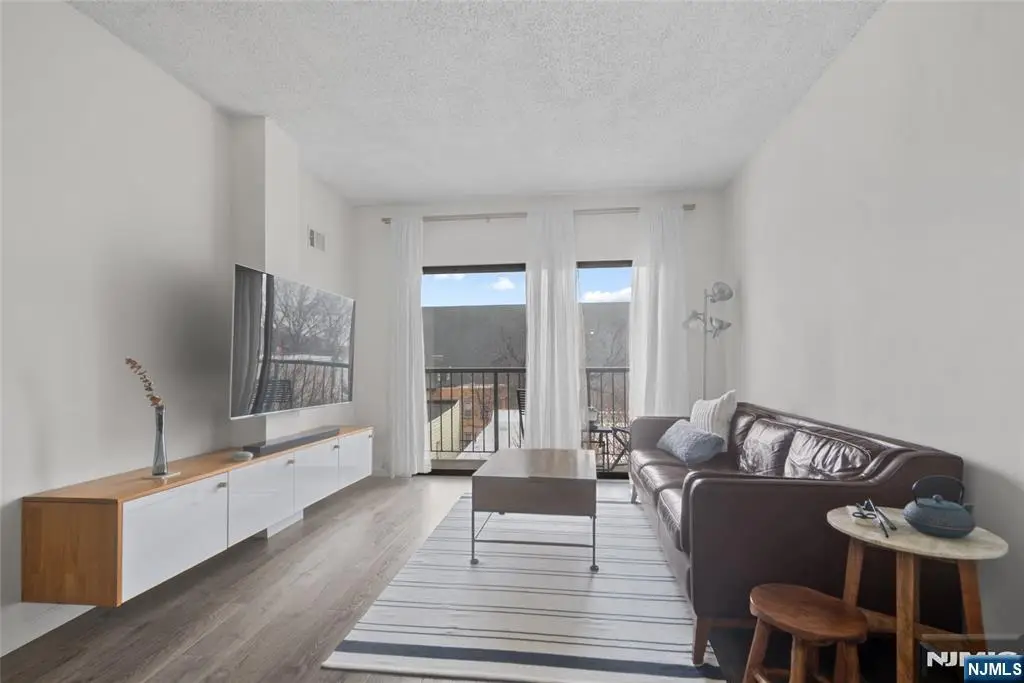 318 38th Street 407, Union City, NJ 07087 - #1