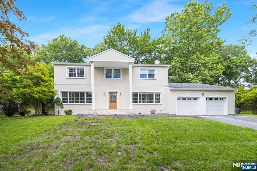 15 Kings Court, Woodcliff Lake, NJ 07677 - #3