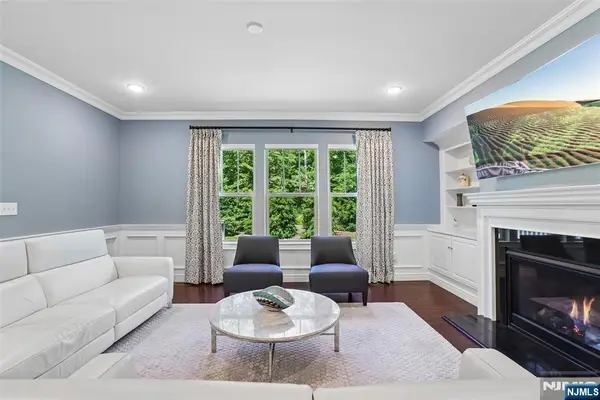 10 Winfield Drive 602, Woodcliff Lake, NJ 07677
