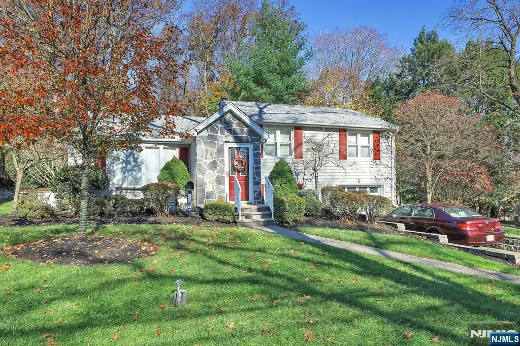 9 Lockwood Lane, Closter, NJ 07624 - #1