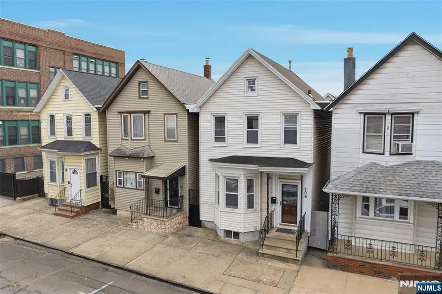 209 Hamilton Street, Harrison, NJ 07029 - #2