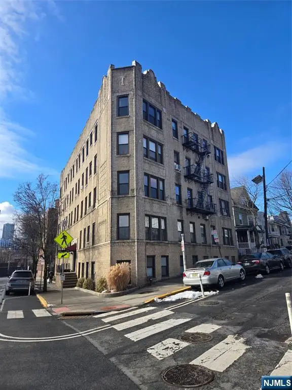 787 Summit Avenue 11, Jersey City, NJ 07307