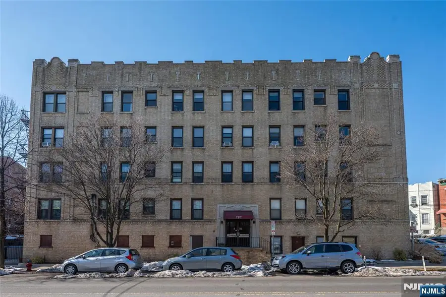 787 Summit Avenue 11, Jersey City, NJ 07307 - #2