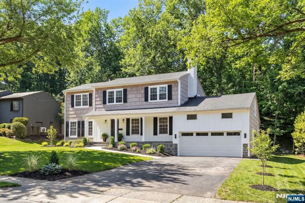 10 Robert Court, Verona, NJ 07044 - #1
