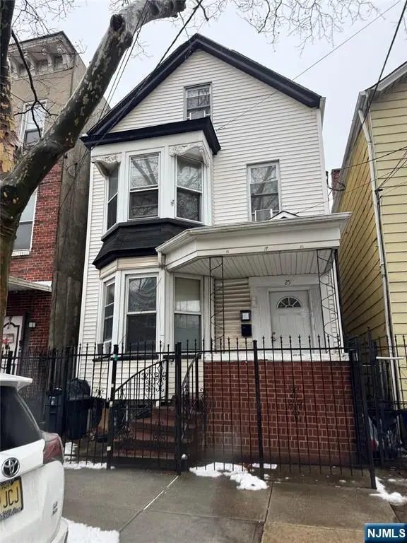 25 Rowland Street, Newark, NJ 07104