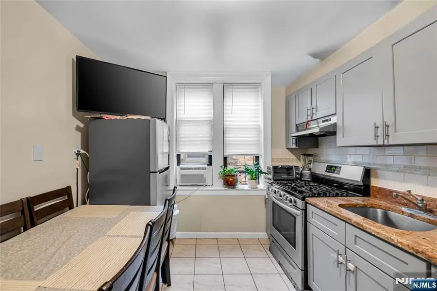 527 34th Street D2, Union City, NJ 07087 - #2