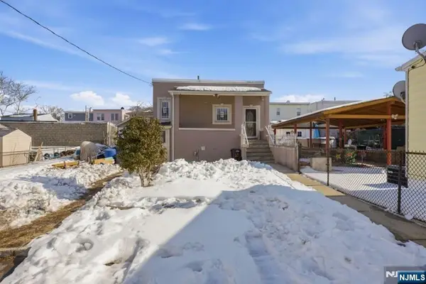 693 8th Street, Newark, NJ 07107