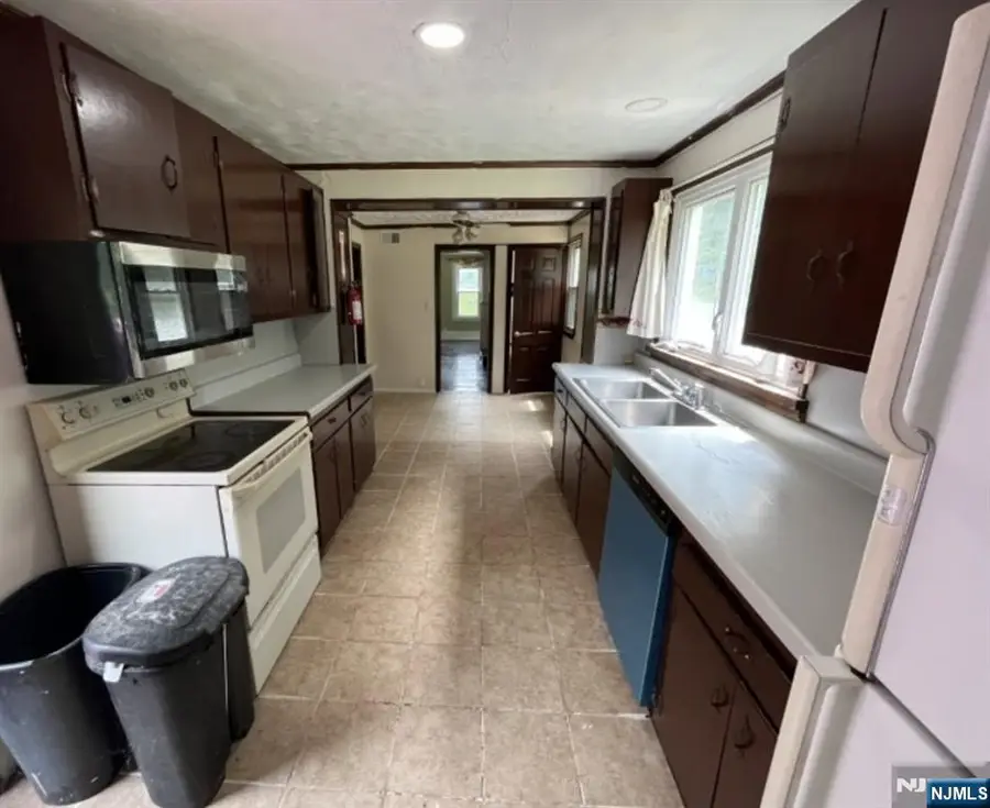 60 Vail Road, Blairstown, NJ 07832 - #2