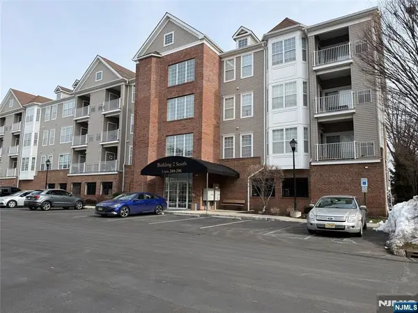 281 Cory Lane, Elmwood Park, NJ 07407