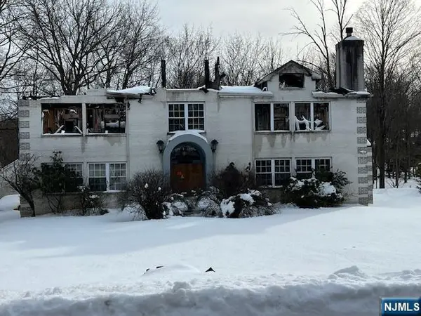 18 Lake Road, Upper Saddle River, NJ 07458