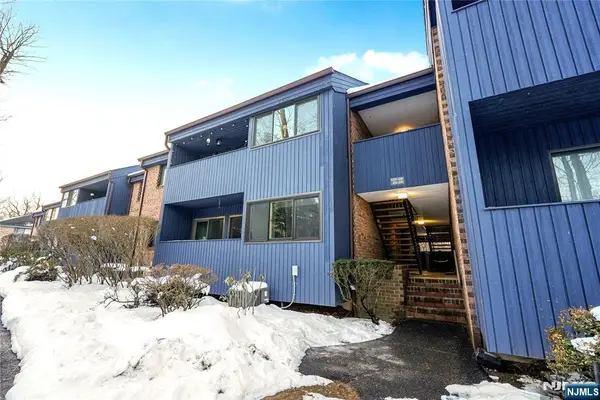 2213 Hilltop Road, Mahwah, NJ 07430