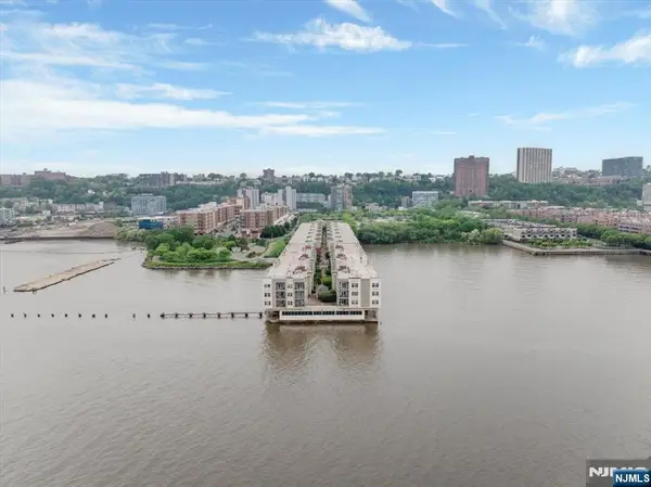 214 The Promenade 214, Edgewater, NJ 07020