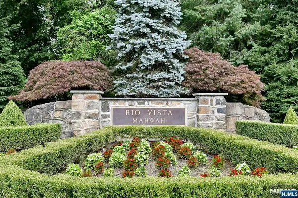 34 Crocker Mansion Drive, Mahwah, NJ 07430