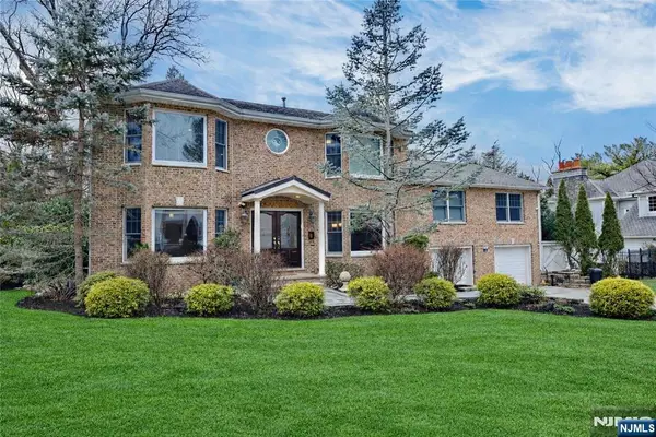 22 Maplewood Road, Closter, NJ 07624