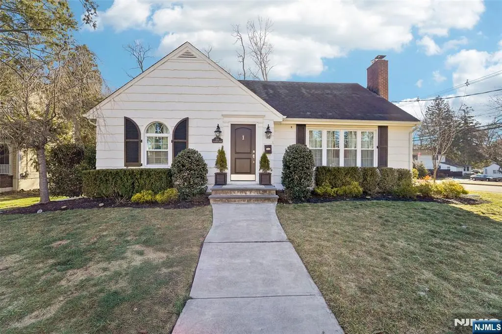 118 Lakewood Avenue, Ho Ho Kus, NJ 07423 - #1