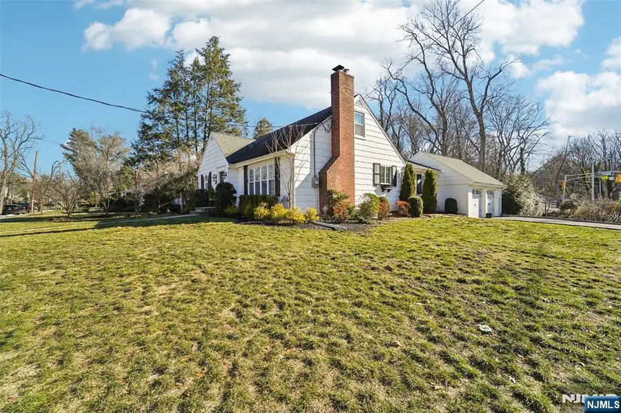 118 Lakewood Avenue, Ho Ho Kus, NJ 07423 - #2