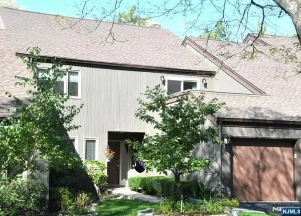 10 Romopock Court, Mahwah, NJ 07430