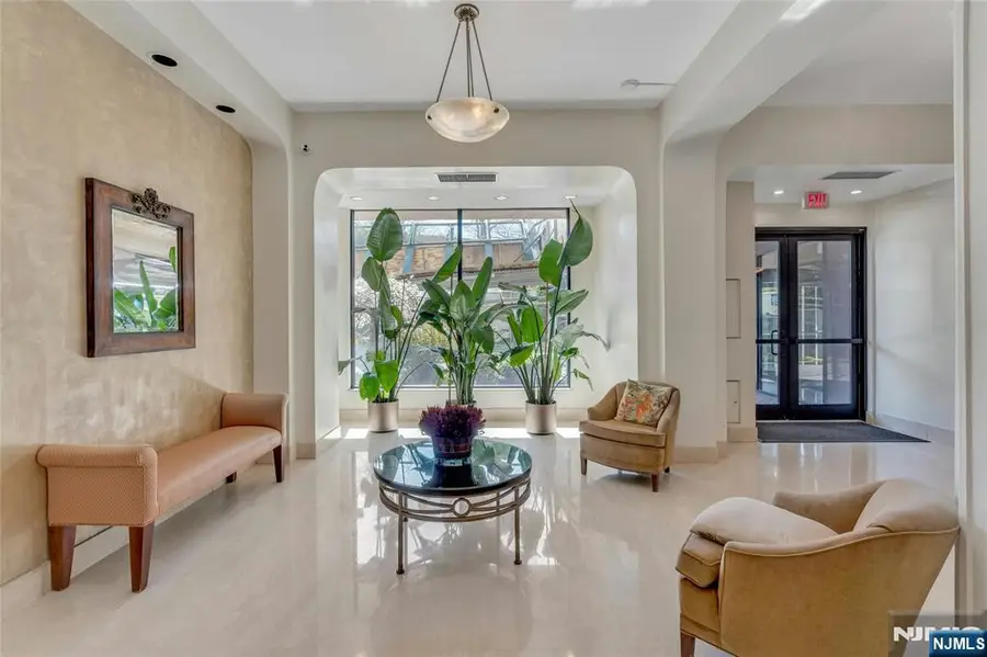 555 North Avenue 16-N, Fort Lee, NJ 07024 - #3