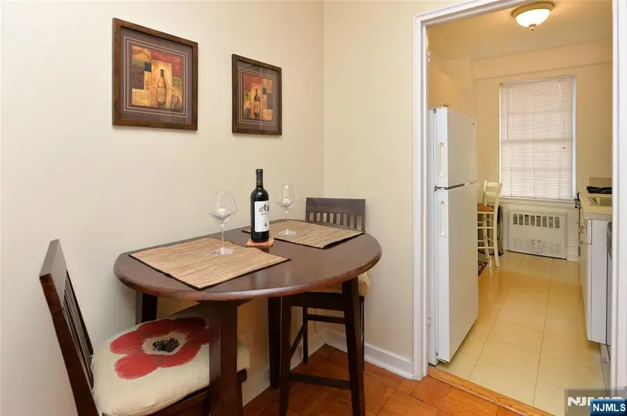 5 Roosevelt Place 2B, Montclair, NJ 07042 - #2