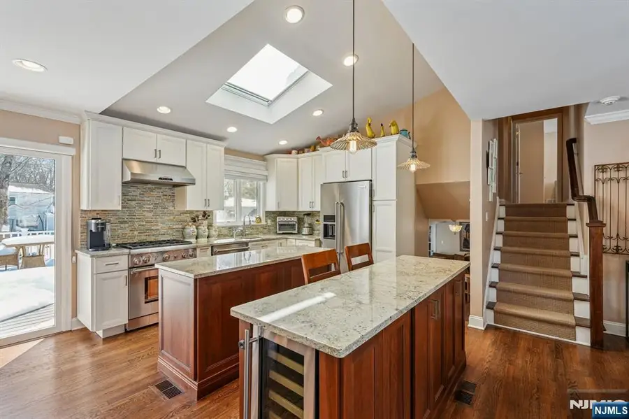 6 Knollwood Drive, Livingston, NJ 07039 - #2