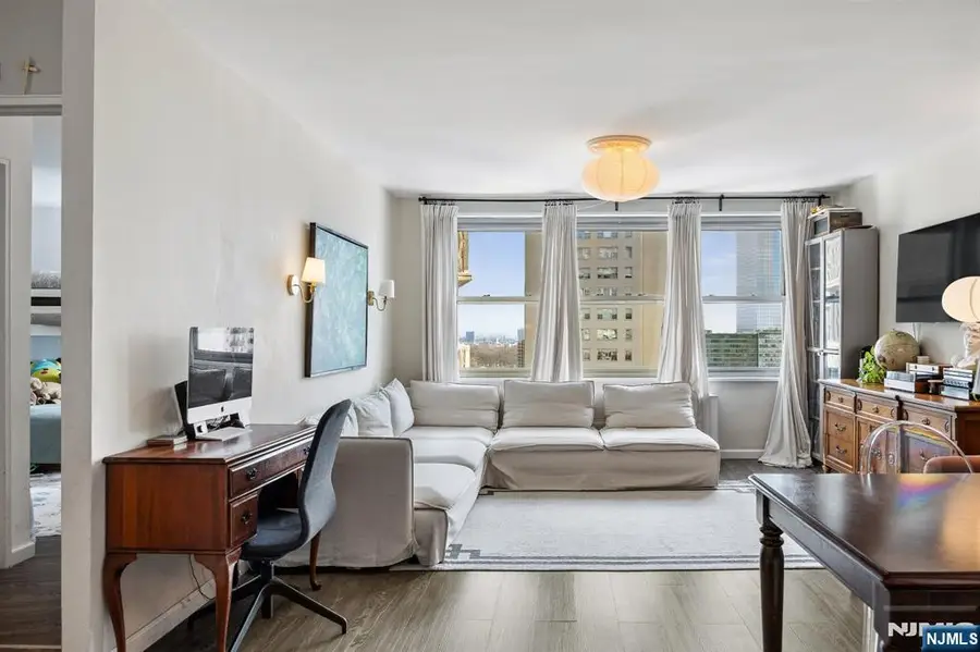 2100 Linwood 17N, Fort Lee, NJ 07024 - #2