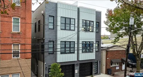 40 Wright Avenue, Jersey City, NJ 07306