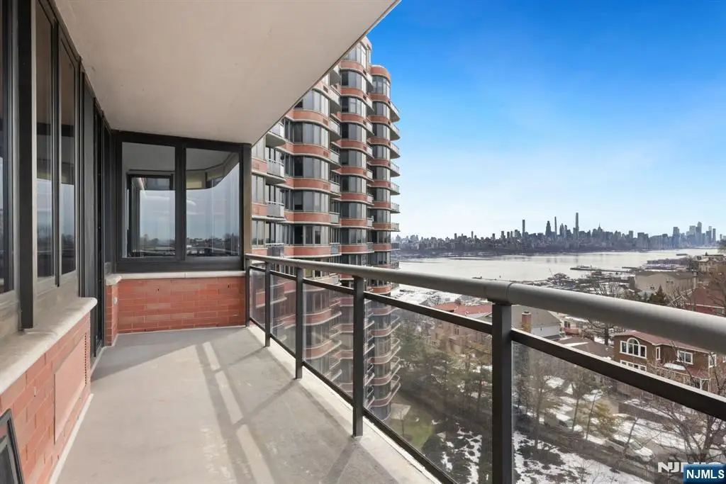 100 Carlyle 9DS, Cliffside Park, NJ 07010 - #1