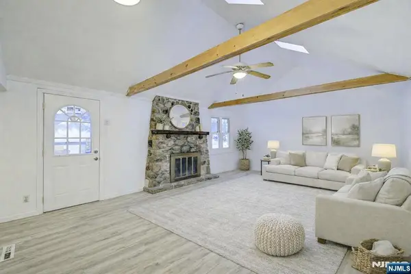 240 Acabonack Road, Vernon, NJ 07422