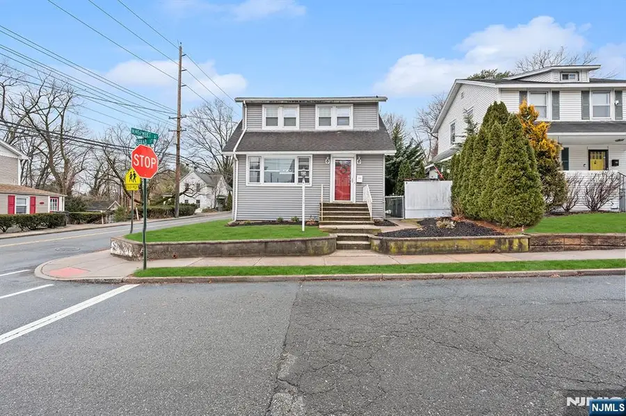 4 Banta Place, Bergenfield, NJ 07621 - #2