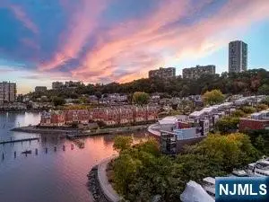 22 Vela Way, Edgewater, NJ 07020