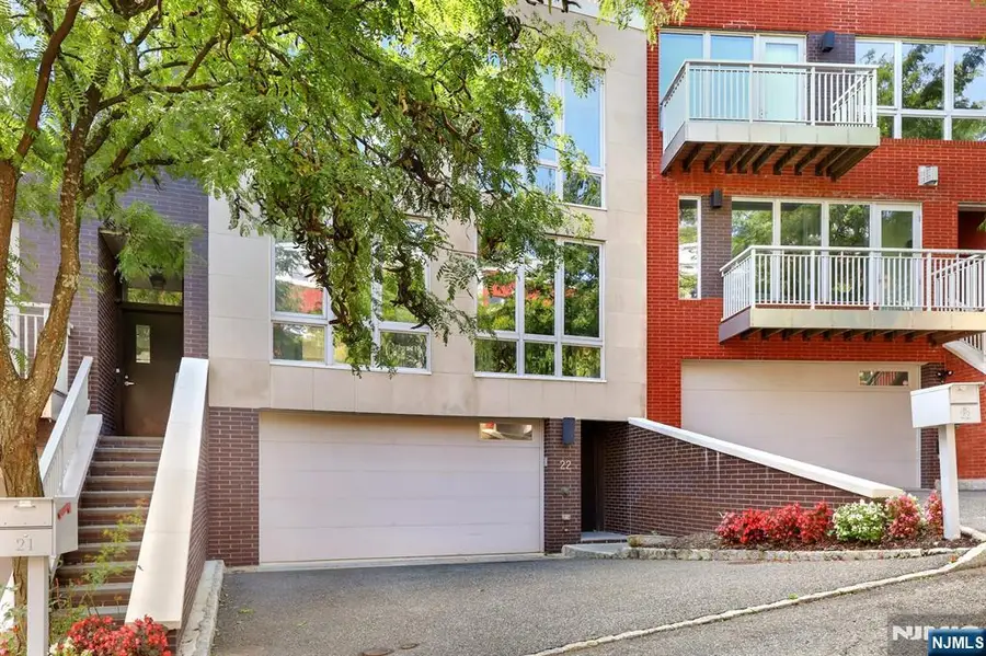 22 Vela Way, Edgewater, NJ 07020 - #3