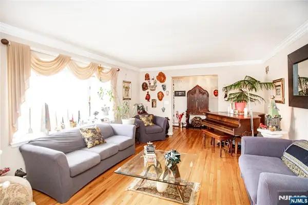 41 Orchard Place, Hawthorne, NJ 07506