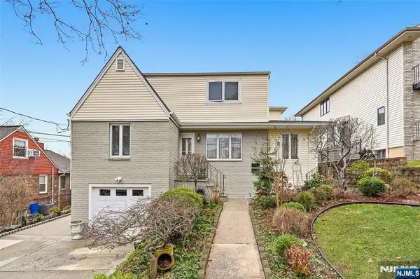 800 De Lalla Terrace, Ridgefield, NJ 07657