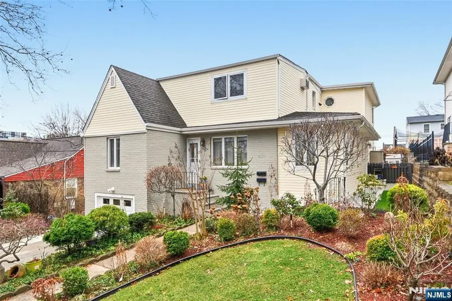 800 De Lalla Terrace, Ridgefield, NJ 07657 - #2