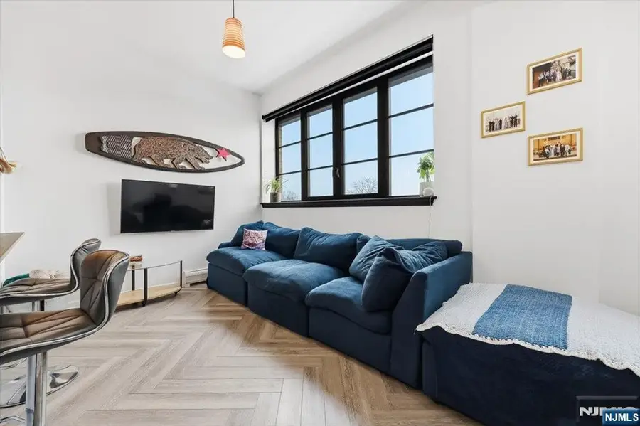 142 Charles Street 403, Jersey City, NJ 07307 - #3